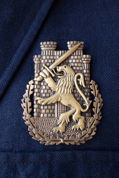 Buy_Cosa Nostraa_Gold Lion Brooch And American Eagle Collar Tips Set _Online_at_Aza_Fashions