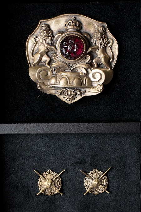 Cosa Nostraa Stone Brooch & Shield Collar Tips Set 