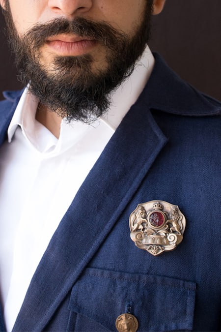 Cosa Nostraa Stone Brooch & Shield Collar Tips Set 