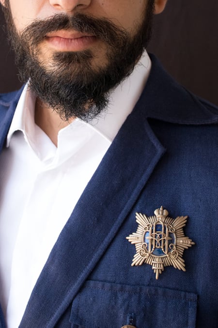 Cosa Nostraa Emblem Brooch & Tiger Eye Collar Tips Set 