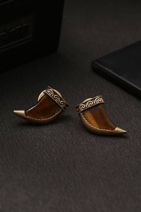 Cosa Nostraa_Gold Stone Emblem Brooch And Tiger Eye Collar Tips Set _Online_at_Aza_Fashions