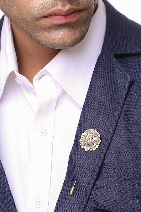Cosa Nostraa_Gold Russia Coin Brooch And Lapel Pin Gift Box_Online_at_Aza_Fashions