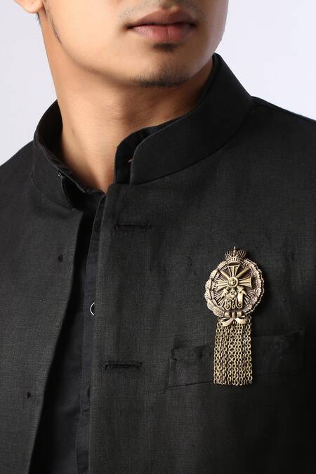 Shop Cosa Nostraa Gold Plated Kingsman Brooch And Lapel Pin Gift Box at Aza Fashions Shop_Cosa Nostraa_Gold Plated Kingsman Brooch And Lapel Pin Gift Box_at_Aza_Fashions