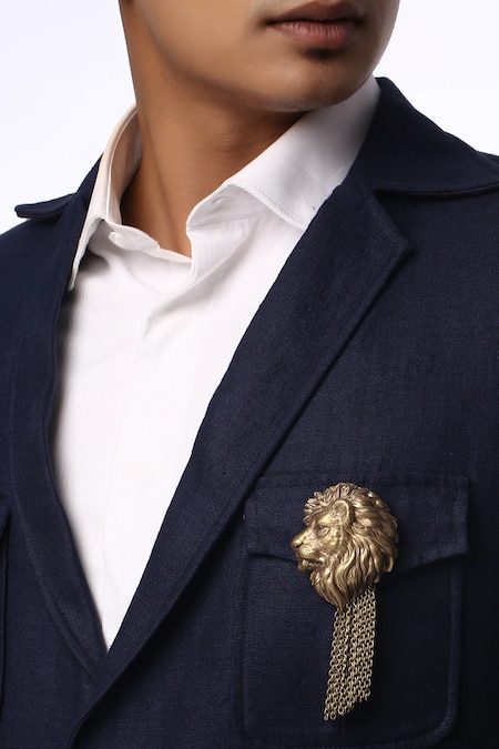 Shop Cosa Nostraa Gold Plated The Lion Brooch And Lapel Pin Gift Box at Aza Fashions Shop_Cosa Nostraa_Gold Plated The Lion Brooch And Lapel Pin Gift Box_at_Aza_Fashions