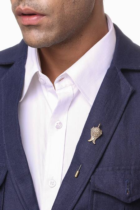 Cosa Nostraa_Gold The Magic Brooch And Lapel Pin Gift Box_Online_at_Aza_Fashions