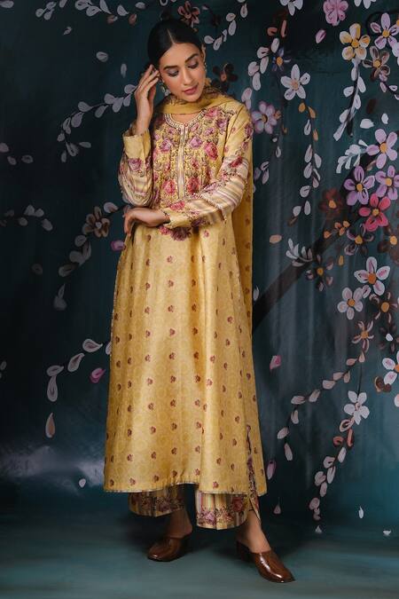 Buy_Label Niti Bothra_Yellow Chanderi Silk Floral, Tikki Work Round Print Kurta Palazzo Set _Online_at_Aza_Fashions