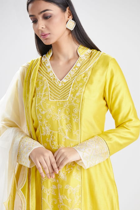 Buy_Megha Bansal_White Organza, Chanderi Pearl, Thread Mandarin Piyali Kurta Set_Online_at_Aza_Fashions