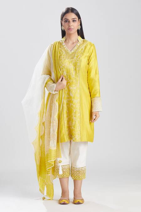 Megha Bansal_White Organza, Chanderi Pearl, Thread Mandarin Piyali Kurta Set_Online_at_Aza_Fashions