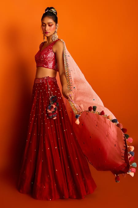 Shop Loka By Veerali Raveshia Red Organza, Dupion , Chanderi V Neck Chhayanat Bridal Lehenga Set at Aza Fashions Shop_Loka By Veerali Raveshia_Red Organza, Dupion , Chanderi V Neck Chhayanat Bridal Lehenga Set _at_Aza_Fashions