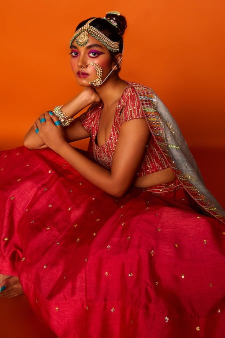 Shop Loka By Veerali Raveshia Red Dupion , Chanderi , Tussar U Neck Adana Bridal Lehenga Set at Aza Fashions Shop_Loka By Veerali Raveshia_Red Dupion , Chanderi , Tussar U Neck Adana Bridal Lehenga Set _at_Aza_Fashions