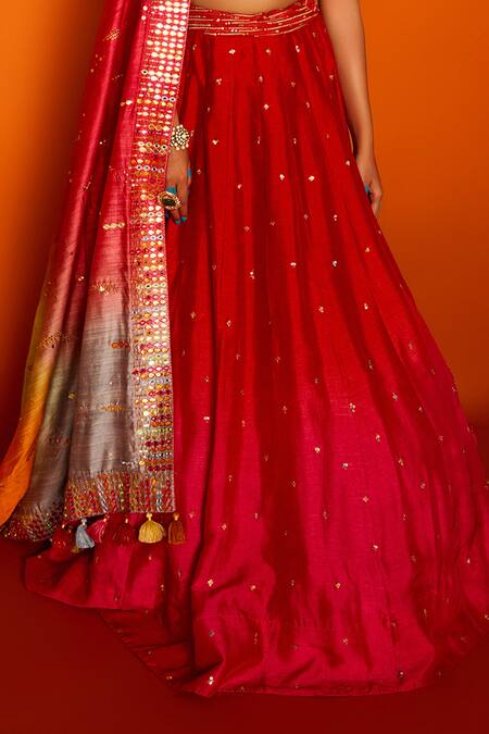 Shop Loka By Veerali Raveshia Red Dupion , Chanderi , Tussar U Neck Adana Bridal Lehenga Set Online at Aza Fashions Shop_Loka By Veerali Raveshia_Red Dupion , Chanderi , Tussar U Neck Adana Bridal Lehenga Set _Online_at_Aza_Fashions