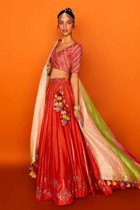 Shop Loka By Veerali Raveshia Orange Dupion , Chanderi , Tussar V Neck Asavri Bridal Lehenga Set at Aza Fashions Shop_Loka By Veerali Raveshia_Orange Dupion , Chanderi , Tussar V Neck Asavri Bridal Lehenga Set _at_Aza_Fashions