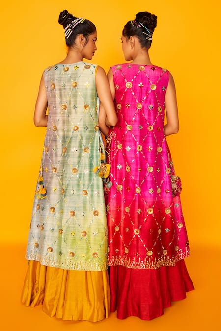 Shop Loka By Veerali Raveshia Red Raw , Dupion , Chanderi Round Sona Jacket And Lehenga Set at Aza Fashions Shop_Loka By Veerali Raveshia_Red Raw , Dupion , Chanderi Round Sona Jacket And Lehenga Set _at_Aza_Fashions