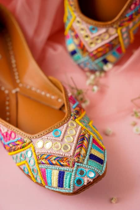 Jutti Express_Peach Embroidered Juttis _at_Aza_Fashions