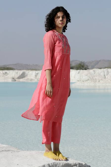 Buy_Tatwa_Coral Handloom Cotton, Viscose, Silk Chanderi Resham Kurta And Pant Set _Online_at_Aza_Fashions