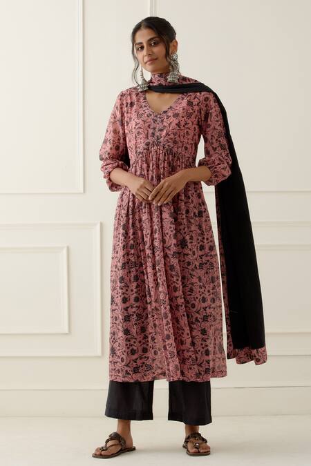 Buy Cotton Dupatta Suit Sets and Designer Maheshwari Silk Suits Online | by  ethnic adda | Dec, 2023 | Medium