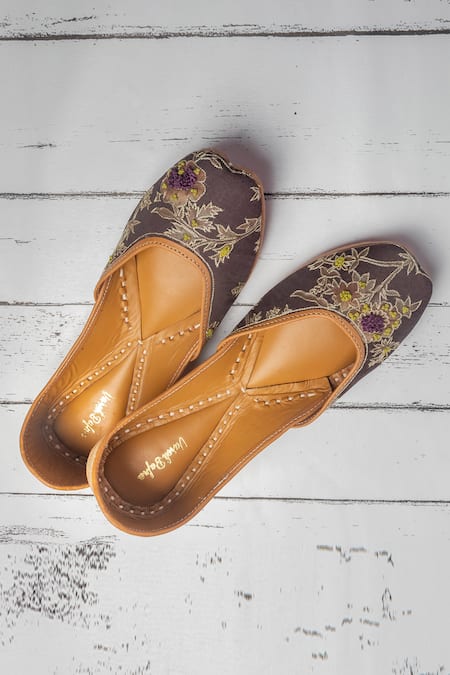 Vareli Bafna Floral Motif Printed & Embroidered Juttis 