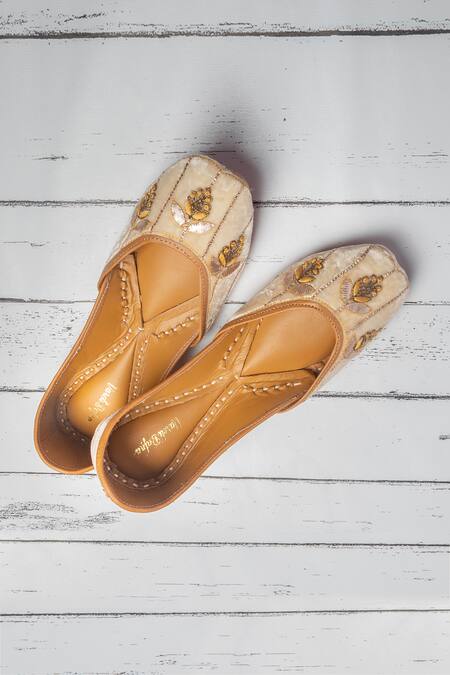 Vareli Bafna Floral Motif Zardozi & Gota Patti Juttis 