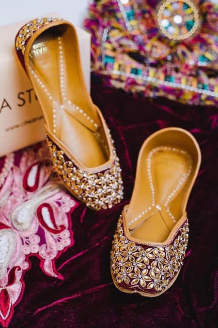 Cilwana Studio Kundan Embroidered Juttis 