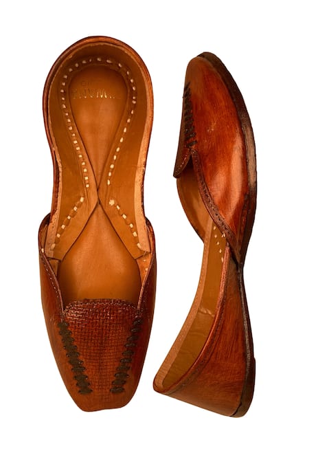 Cilwana Studio Textured Juttis 