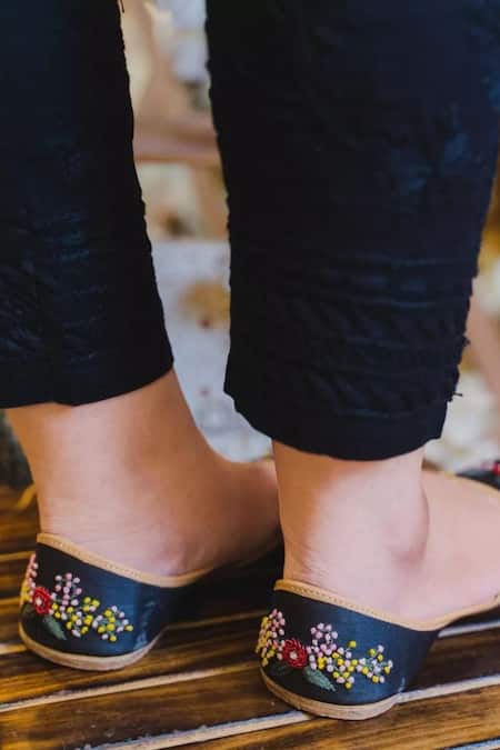 Cilwana Studio_Black Embroidered Knotted Work Juttis _Online_at_Aza_Fashions