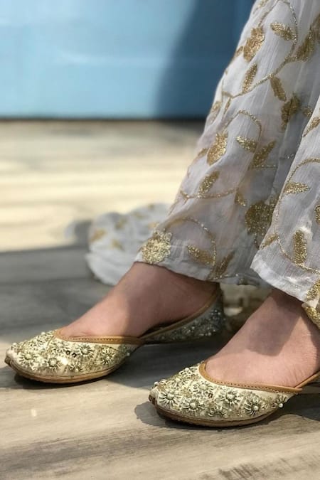 Cilwana Studio Ivory Embroidered Gota Patti Juttis 