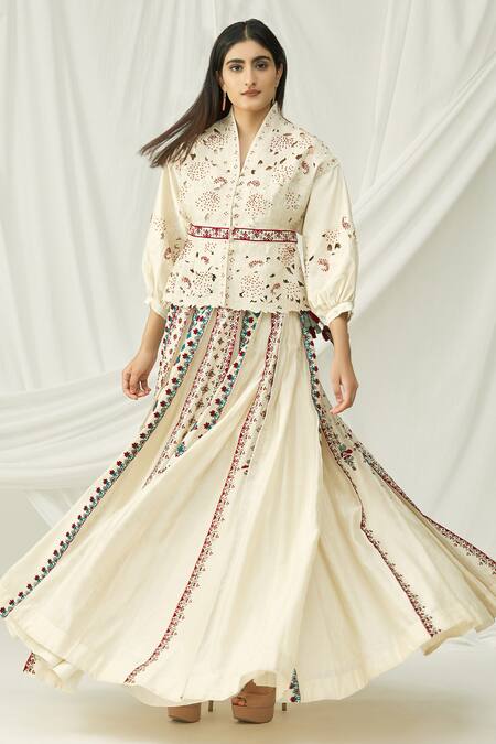 Chandrima White Chanderi Pleated Skirt Lehenga Online at Aza Fashions Chandrima_White Chanderi Pleated Skirt Lehenga _Online_at_Aza_Fashions