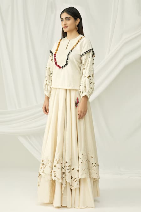 Chandrima_White Kala Cotton Round Blouse _Online_at_Aza_Fashions