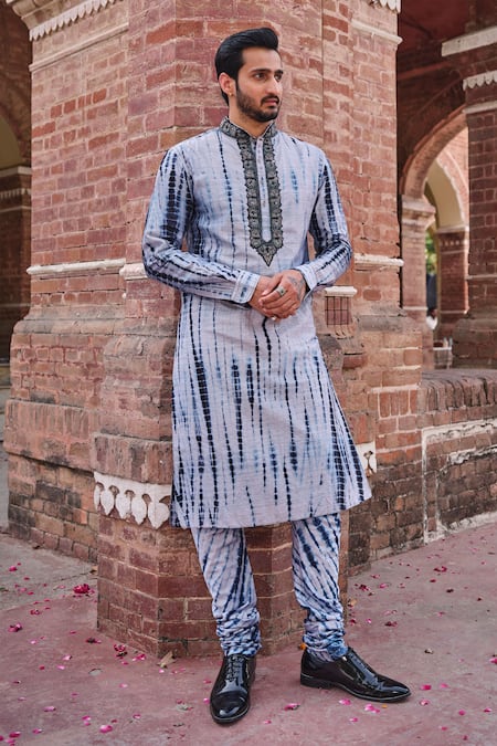 Nitesh Singh Chauhan_Grey Art Silk Tie And Dye Kurta Set _Online_at_Aza_Fashions