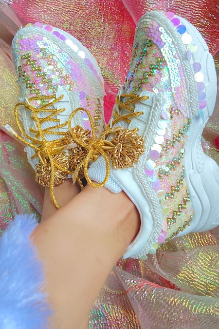Chal Jooti White Dazzling Damsel Stone Embellished Wedding Sneakers Online at Aza Fashions Chal Jooti_White Dazzling Damsel Stone Embellished Wedding Sneakers_Online_at_Aza_Fashions