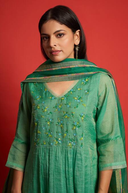 Buy_Priti Prashant_Green Chanderi Tissue And Organza Embroidery Sequin & Daisy Floral Kurta Pant Set _Online_at_Aza_Fashions