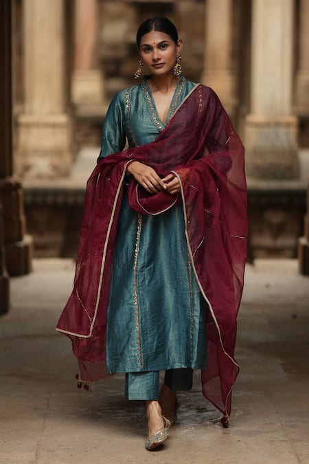 Buy Sagaa By Vanita Green Kurta And Pant Tissue Embroidered Aari V Neck Set Online at Aza Fashions Buy_Sagaa By Vanita_Green Kurta And Pant Tissue Embroidered Aari V Neck Set _Online_at_Aza_Fashions