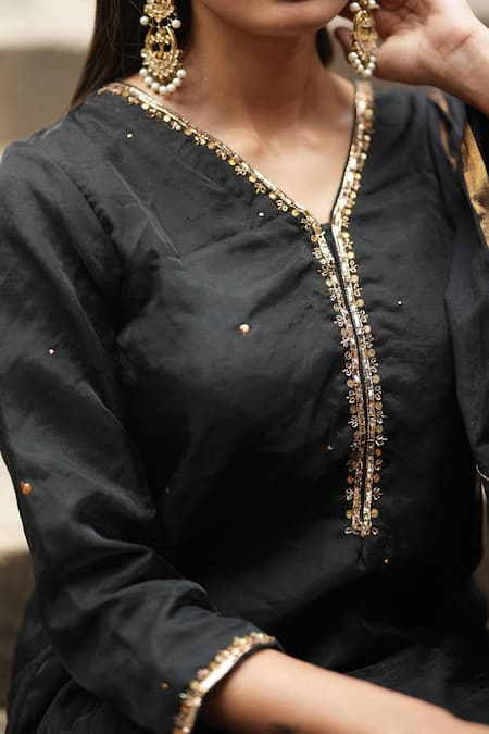 Buy Sagaa By Vanita Black Chanderi Embroidered Mukaish V Neck Kurta Set Online at Aza Fashions Buy_Sagaa By Vanita_Black Chanderi Embroidered Mukaish V Neck Kurta Set _Online_at_Aza_Fashions