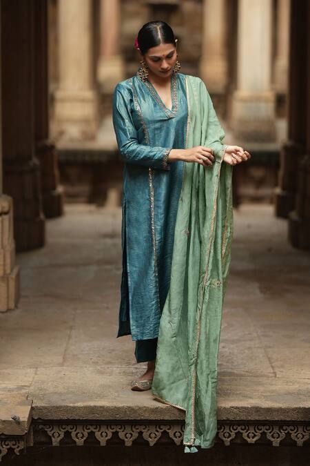 Sagaa By Vanita_Green Kurta And Pant  Tissue Embroidered Aari V Neck Set _Online_at_Aza_Fashions