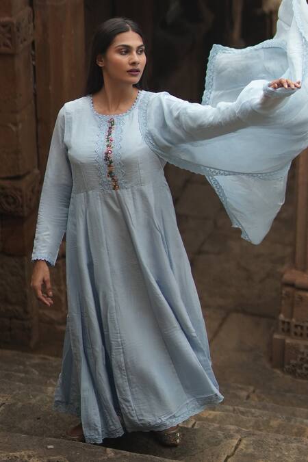 Sagaa By Vanita_Blue Silk Embroidered Hand Round Kurta Set _Online_at_Aza_Fashions