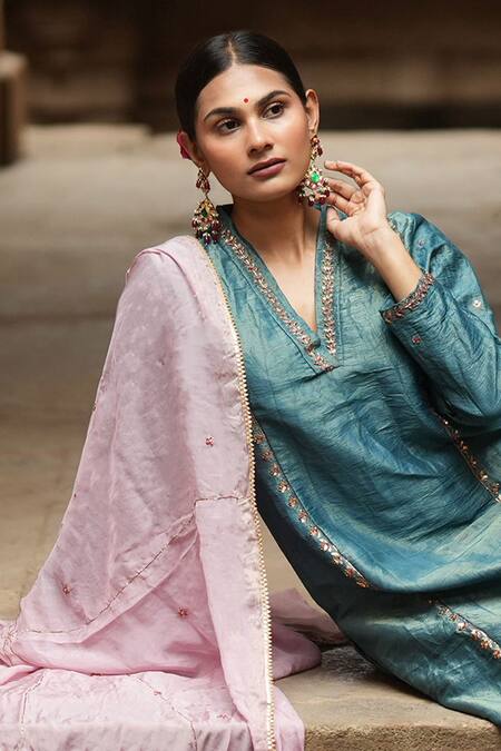 Buy_Sagaa By Vanita_Green Kurta And Pant  Tissue Embroidered Aari V Neck Set _Online_at_Aza_Fashions