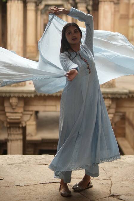 Sagaa By Vanita_Blue Silk Embroidered Hand Round Kurta Set _at_Aza_Fashions