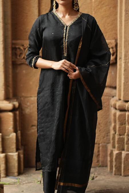 Sagaa By Vanita Black Chanderi Embroidered Mukaish V Neck Kurta Set Online at Aza Fashions Sagaa By Vanita_Black Chanderi Embroidered Mukaish V Neck Kurta Set _Online_at_Aza_Fashions