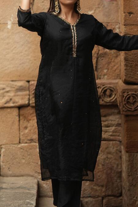 Sagaa By Vanita_Black Dupatta  Silk, Kurta  Chanderi Sequins V Neck With_Online_at_Aza_Fashions