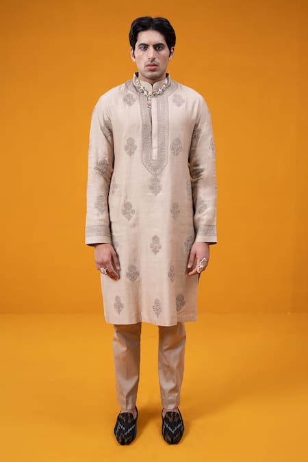 Wabi Sabi By Anshum-Ritesh Beige Chanderi Embroidery Dazzling Dahlia Kurta Set 