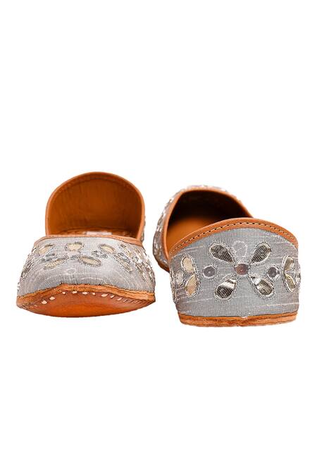 Label Deepti Bajaj Grey Embroidered Juttis at Aza Fashions Label Deepti Bajaj_Grey Embroidered Juttis _at_Aza_Fashions
