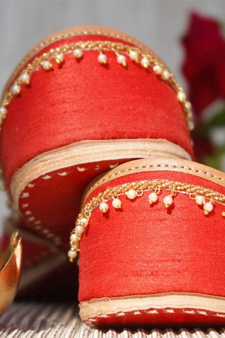 Label Deepti Bajaj Freesia Silk Juttis