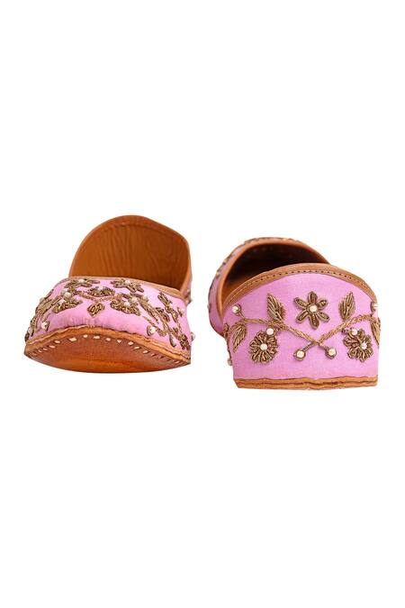 Label Deepti Bajaj Purple Embroidered Juttis Online at Aza Fashions Label Deepti Bajaj_Purple Embroidered Juttis _Online_at_Aza_Fashions