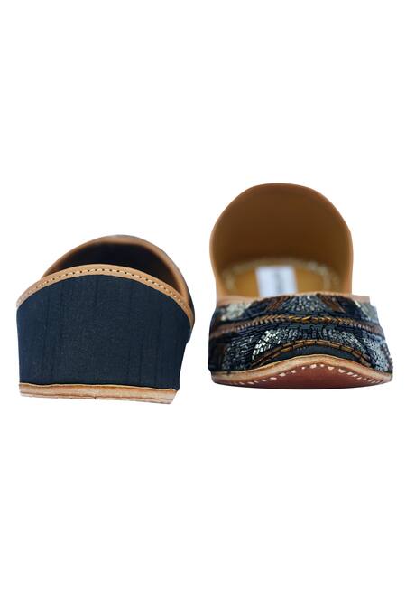 Buy Label Deepti Bajaj Black Embroidery Juttis Online at Aza Fashions Buy_Label Deepti Bajaj_Black Embroidery Juttis _Online_at_Aza_Fashions