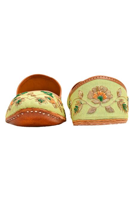 Buy Label Deepti Bajaj Green Embroidered Juttis Buy_Label Deepti Bajaj_Green Embroidered Juttis