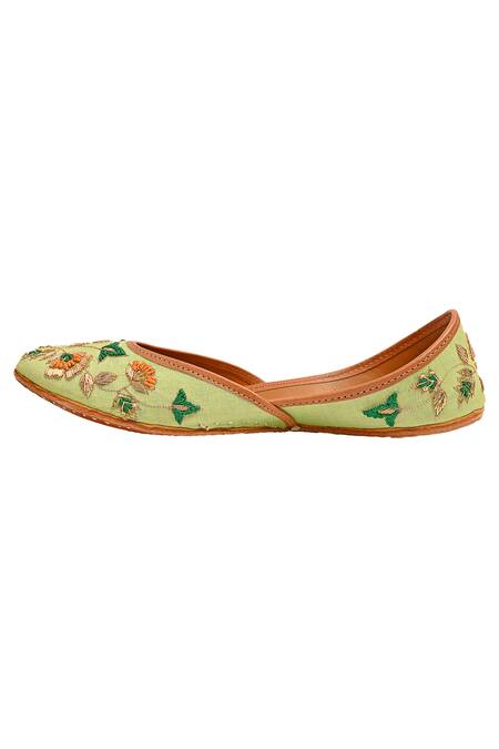 Shop Label Deepti Bajaj Green Embroidered Juttis Shop_Label Deepti Bajaj_Green Embroidered Juttis