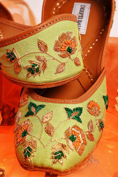 Label Deepti Bajaj Green Embroidered Juttis at Aza Fashions Label Deepti Bajaj_Green Embroidered Juttis _at_Aza_Fashions