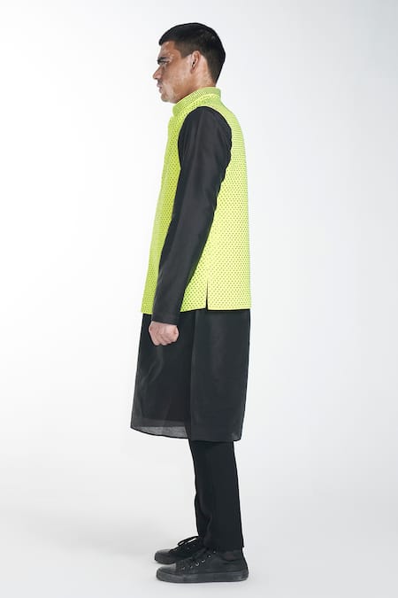 Itrh_Black , Chanderi Lining Butter Embellished Bundi And Kurta Set _Online_at_Aza_Fashions