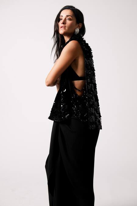 431-88 By Shweta Kapur Black Chiffon Tulum Draped Skirt at Aza Fashions 431-88 By Shweta Kapur_Black Chiffon Tulum Draped Skirt_at_Aza_Fashions