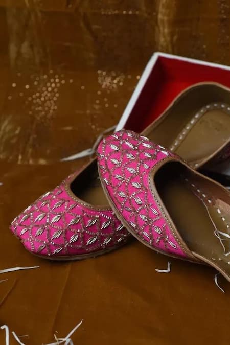 Cilwana Studio_Pink Embroidery Dabka Juttis _Online_at_Aza_Fashions
